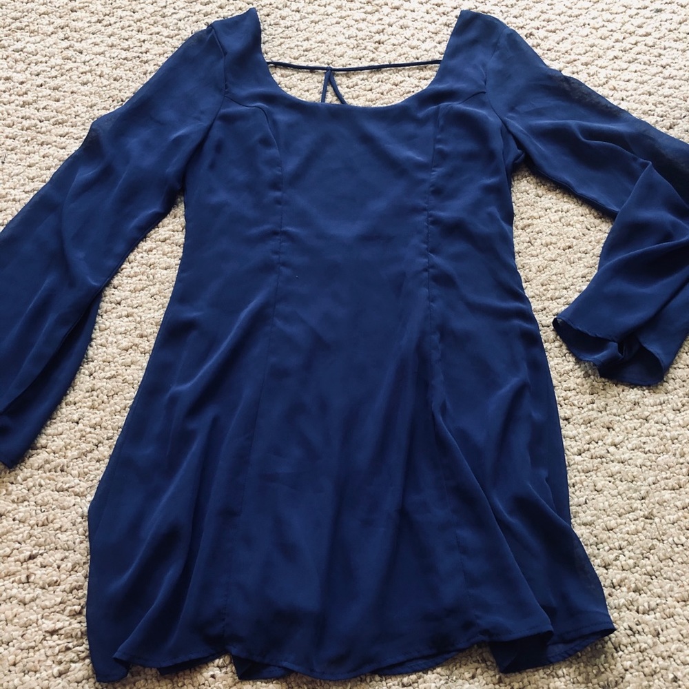 Bell sleeved dress with adorable back details